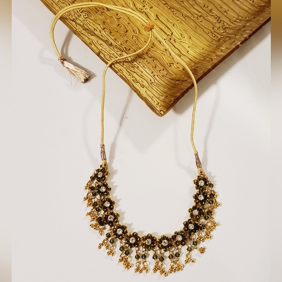 Vintage Asian peridot crystal flower adjustable silk tassel necklace flower 60's - Picture 4 of 16